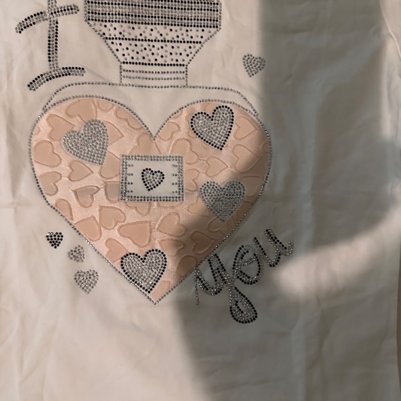 Women top with heart detailing - Picture 2 of 2